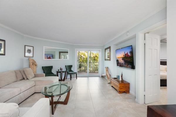 Lemans, 961 SE 20th Ave #304, Deerfield Beach, Florida 33441, image 2
