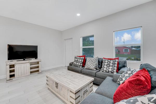 West Gate Estates, 2618 Saginaw Ave, West Palm Beach, Florida 33409, image 2