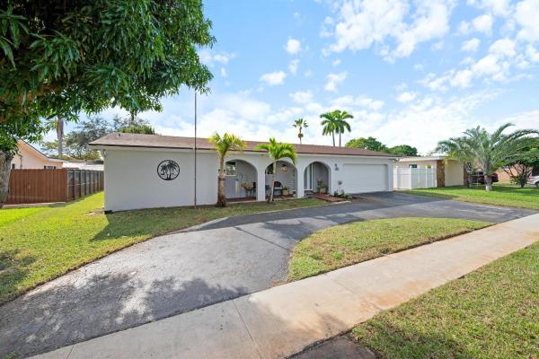 Westview, 8820 NW 4th St, Pembroke Pines, Florida 33024, image 1