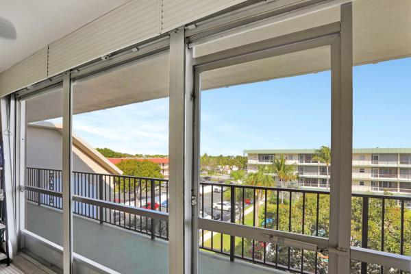 Hampton Gardens, 806 SE 7th St #403, Deerfield Beach, Florida 33441, image 2