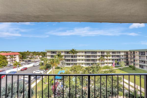 Hampton Gardens, 806 SE 7th St #403, Deerfield Beach, Florida 33441, image 3