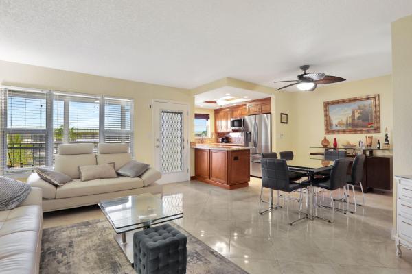 Hampton Gardens, 806 SE 7th St #403, Deerfield Beach, Florida 33441, image 1