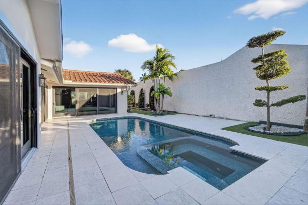 Ocean Walk Place, 105 W Tarpon Ln W, Jupiter, Florida 33477, image 2
