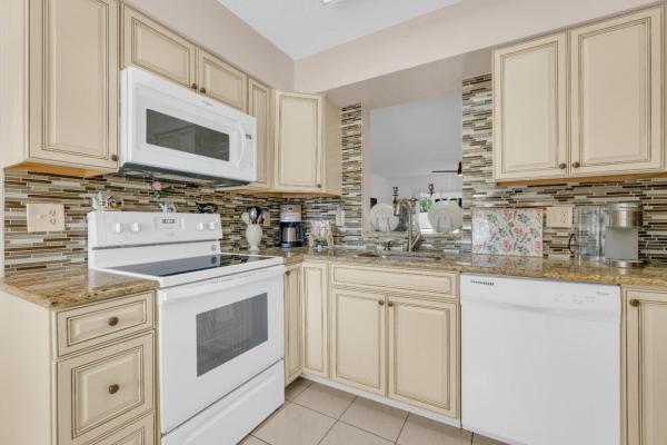 Huntington Lakes 4, 7301 Amberly Ln #109, Delray Beach, Florida 33446, image 2