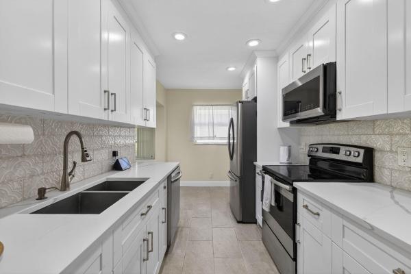 Crystal Lake Villas, 4361 NW 12th Dr, Deerfield Beach, Florida 33064, image 3