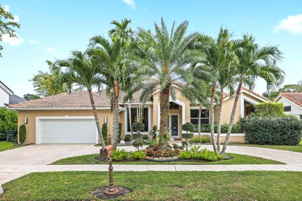 Colonnade At Glen Oaks, 4552 NW 26th Ave, Boca Raton, Florida 33434, image 1