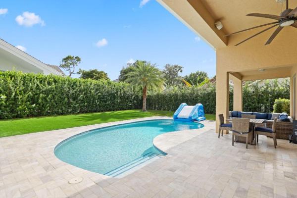 Colonnade At Glen Oaks, 4552 NW 26th Ave, Boca Raton, Florida 33434, image 1