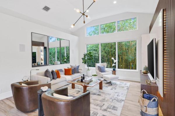 Colonnade At Glen Oaks, 4552 NW 26th Ave, Boca Raton, Florida 33434, image 1