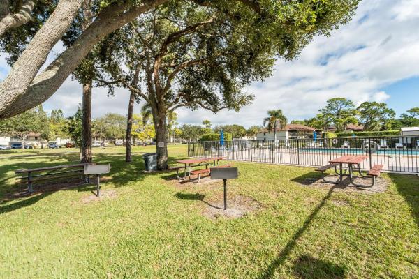 6392 Chasewood Dr #B, Jupiter, Florida 33458, image 1