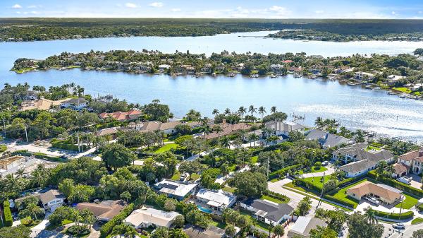 Jupiter In The Pines, 367 W Riverside Dr, Tequesta, Florida 33469, image 2