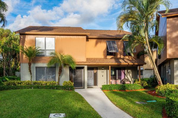 Sandtree Townhouses, 505 Sandtree Dr, Palm Beach Gardens, Florida 33403, image 1