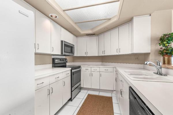 Mizner Court, 140 SE 5th Ave #442, Boca Raton, Florida 33432, image 1