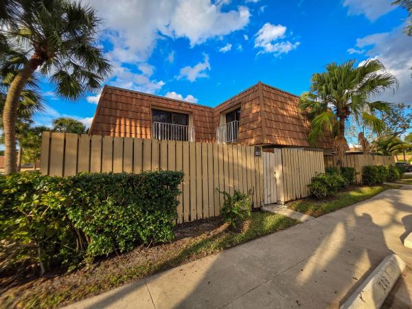 Waterside Luxury Townhomes, 832 Blue Ridge Cir, West Palm Beach, Florida 33409, image 1