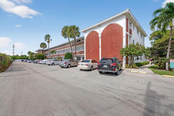 Lighthouse Point Gardens South, 2050 NE 39th St #S210, Lighthouse Point, Florida 33064, image 1