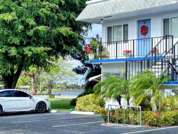 2400 Lake Osborne Dr #102, Lake Worth, Florida 33461, image 1