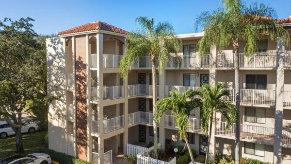 Huntington Pointe, 6121 Pointe Regal Cir #301, Delray Beach, Florida 33484, image 2