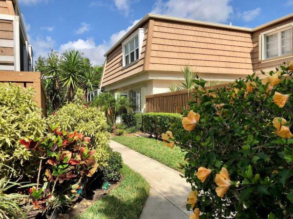 Winchester Courts, 4300 Hazel Ave #C, Palm Beach Gardens, Florida 33410, image 1