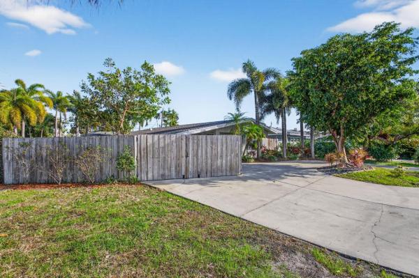 Coral Woods, 3792 NE 19th Ave, Oakland Park, Florida 33308, image 1