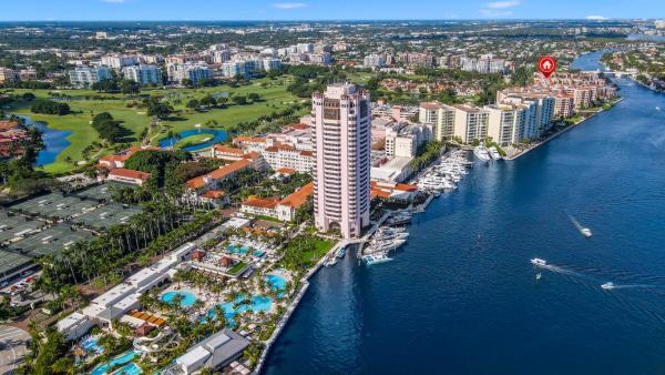 Mizner Court, 100 SE 5th Ave #302, Boca Raton, Florida 33432, image 2