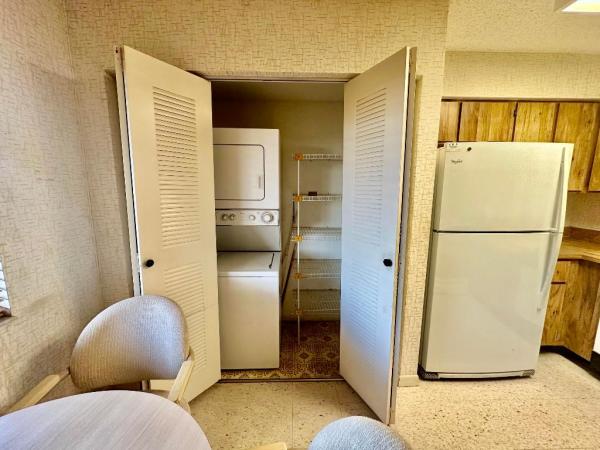 Huntington Lakes 3, 7146 Huntington Ln #402, Delray Beach, Florida 33446, image 2