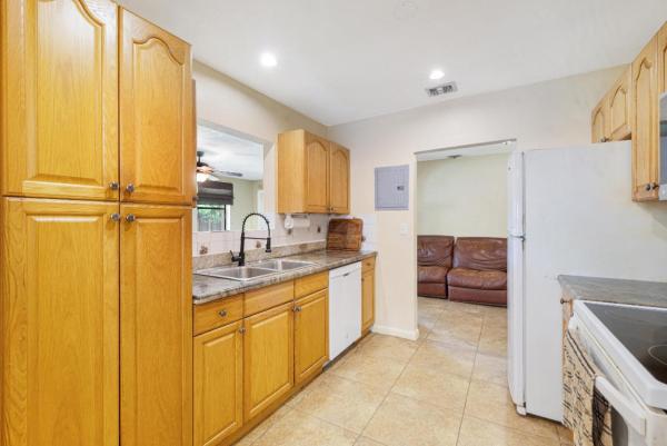 Central Oakland Park, 713 NE 35th St, Oakland Park, Florida 33334, image 1