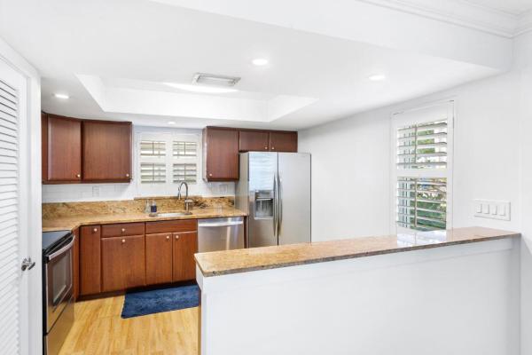 Hampshire Arms, 117 Lehane Ter #101, North Palm Beach, Florida 33408, image 1