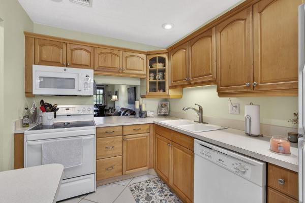 Golden Lakes Village, 135 Lake Anne Dr, West Palm Beach, Florida 33411, image 3