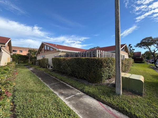 Westchester Townhouses, 4377 Woodstock Dr #C, West Palm Beach, Florida 33409, image 2