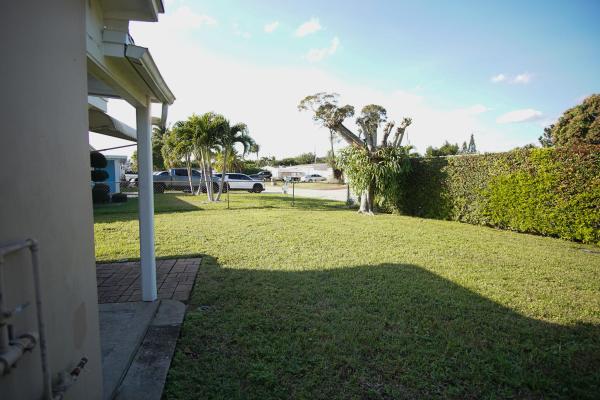 Englewood Manor, 3595 Elizabeth Rd, Lake Worth, Florida 33461, image 3