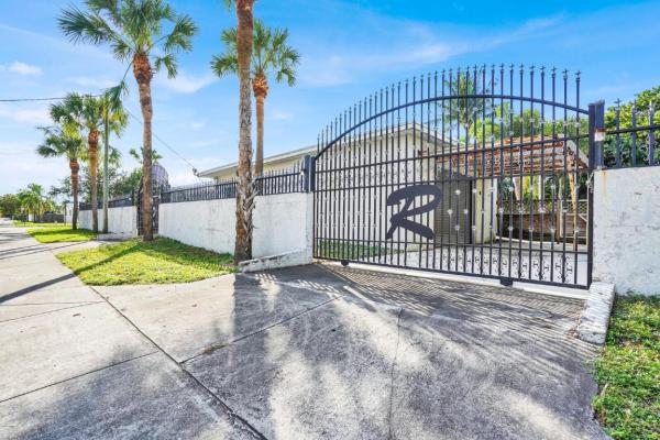 Spanish Village, 101 NW 9th St, Boca Raton, Florida 33432, image 3