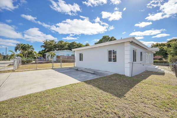 Pleasant Heights, 1157 W 36th St, Riviera Beach, Florida 33404, image 2