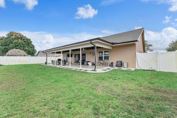 Lakes Of Lantana, 8289 Waccamaw Ln E, Lake Worth, Florida 33467, image 2