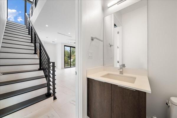 Lineo Lake Ridge, 1052 N Victoria Park Rd, Fort Lauderdale, Florida 33304, image 3