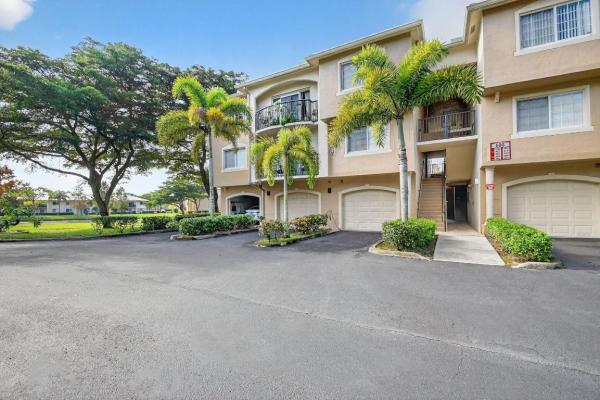 Grand View At Crestwood, 600 Crestwood Ct N #607, Royal Palm Beach, Florida 33411, image 1