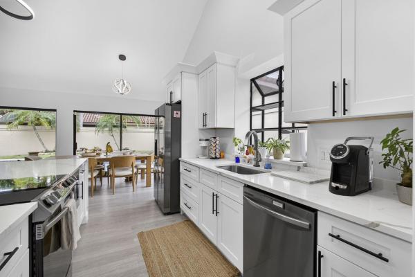 Saratoga Pointe, 2900 Eagle Ln, West Palm Beach, Florida 33409, image 3