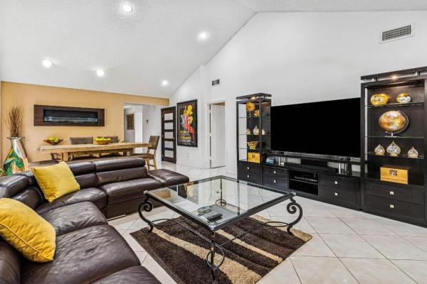 Glades Of Boca Lago, 21720 Arriba Real, Boca Raton, Florida 33433, image 1