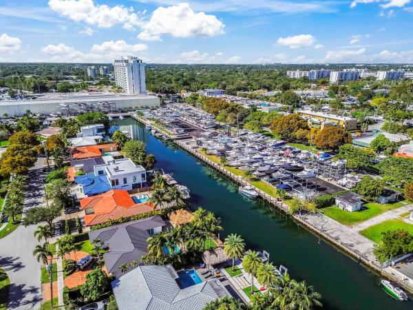 Parkview Villas, 2461 NE 135th St, North Miami, Florida 33181, image 1