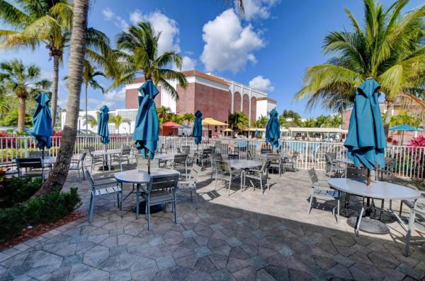 Century Village East, 81 Markham E, Deerfield Beach, Florida 33442, image 2