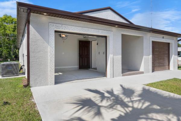 37 Lagos Del Norte, Fort Pierce, Florida 34951, image 3