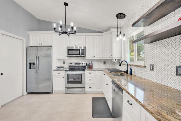 Huntington Woods, 122 Parkwood Dr, Royal Palm Beach, Florida 33411, image 2