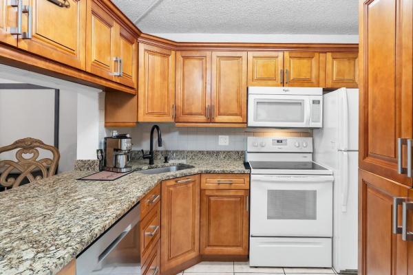 Pine Ridge North 3, 712 Sunny Pine Way #D1, Greenacres, Florida 33415, image 1