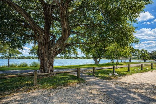 Lakeside Point Gardens, 1950 Lake Osborne Dr #18, Lake Worth Beach, Florida 33461, image 2