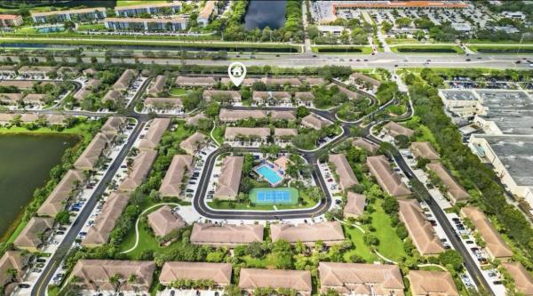 Pelican Pointe, 380 SW 122nd Ave, Pembroke Pines, Florida 33025, image 2