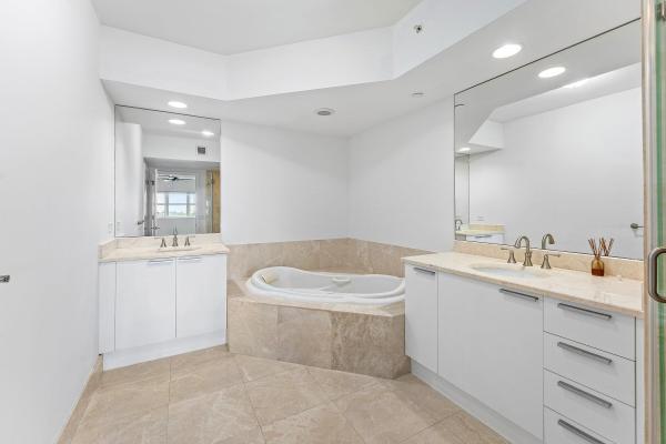 Marina Grande Club & Residences, 2640 Lake Shore Dr #614, Riviera Beach, Florida 33404, image 3