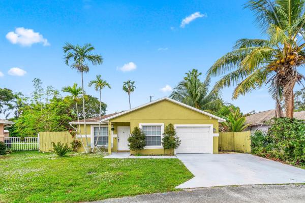 The Courts At Boynton Place, 5697 Boynton Bay Cir, Boynton Beach, Florida 33437, image 1