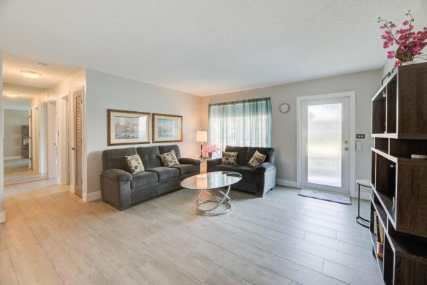 Mainlands Of Tamarac Lakes, 4517 Monterey Dr, Tamarac, Florida 33319, image 1