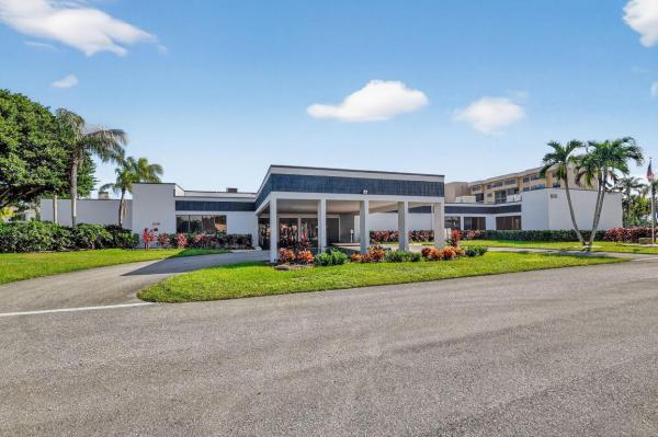 Lucerne Pointe, 4900 Lucerne Lakes Blvd W #201, Lake Worth, Florida 33467, image 2