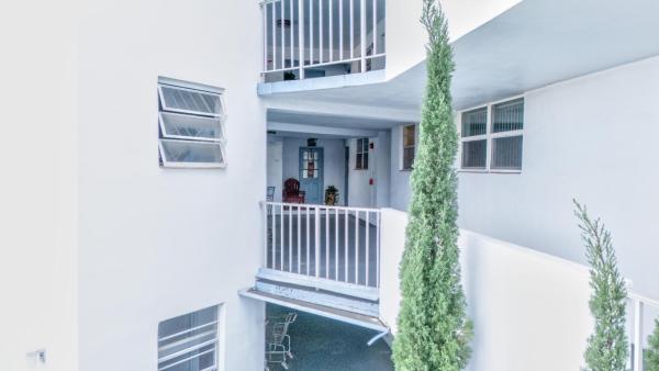 Tallwood East, 1400 Tallwood Ave #206, Hollywood, Florida 33021, image 1