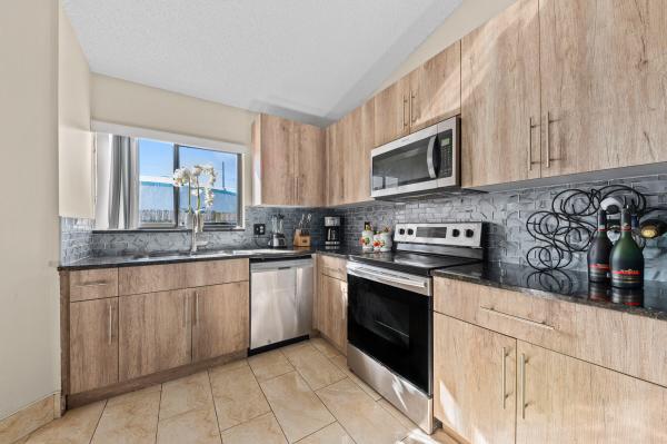 Tara Lakes East, 31 Peachtree Pl, Boynton Beach, Florida 33436, image 2