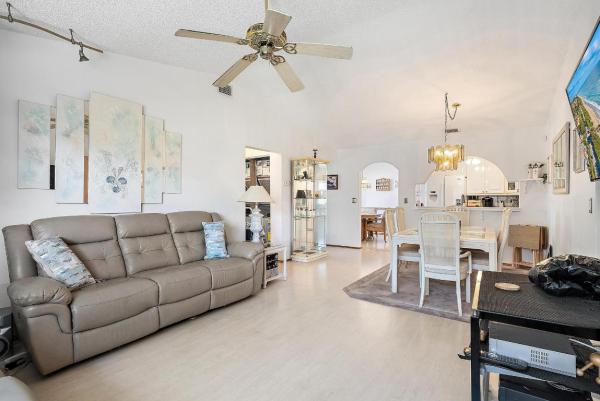 7633 Tahiti Ln #204, Lake Worth, Florida 33467, image 1
